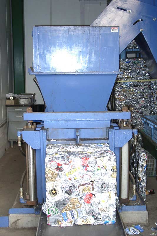 プレス機（潰す君）